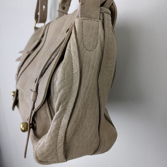 🎉HP🎉 Olivia Harris by Joy Gryson Taupe/Grey Leather Messenger Aged w/ Brass HW - Picture 8 of 16